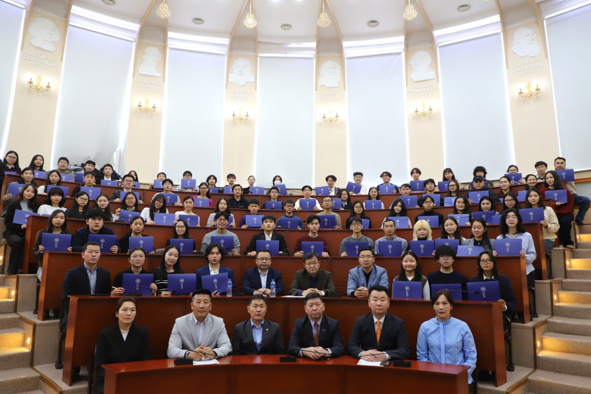 ИТС-ийн шинэ элсэгчид МУИС-ийн нэрэмжит тэтгэлэг гардан авлаа.